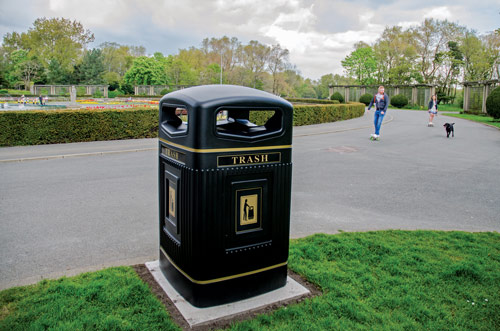 Glasdon Jubilee 80G Trash can in a park