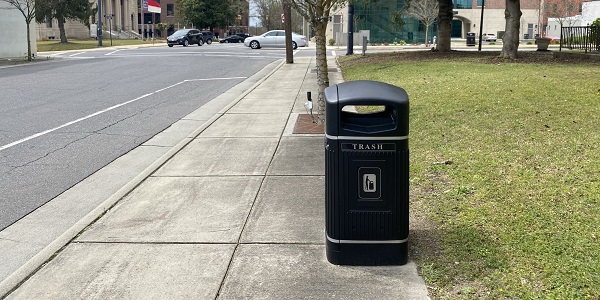 Glasdon Jubilee trash can next to grass field