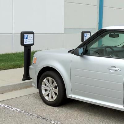 Infomaster bollard for parking bays