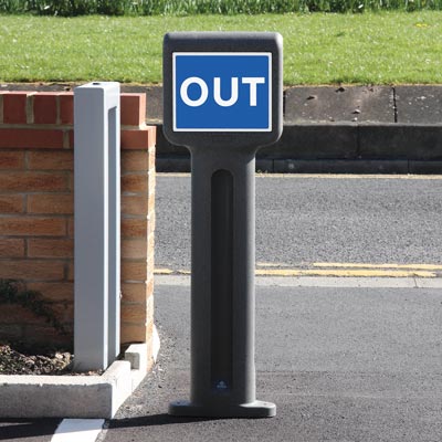 Different signs can be displayed on both sides of the Infomaster bollard