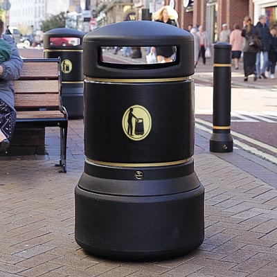 Neopolitan trash can in Black with Banding